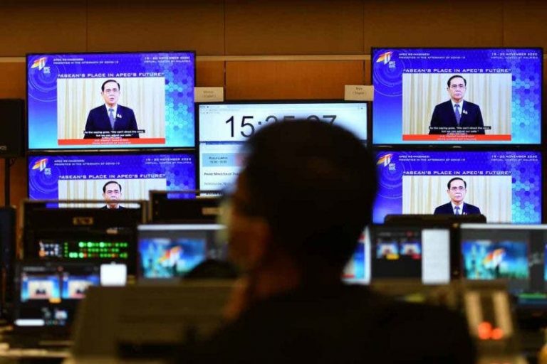Thai leader orders police crackdown on democracy protests