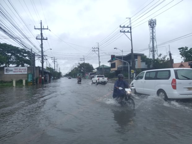 Bulacan mayor blames stagnant flood in his town on Pampanga project