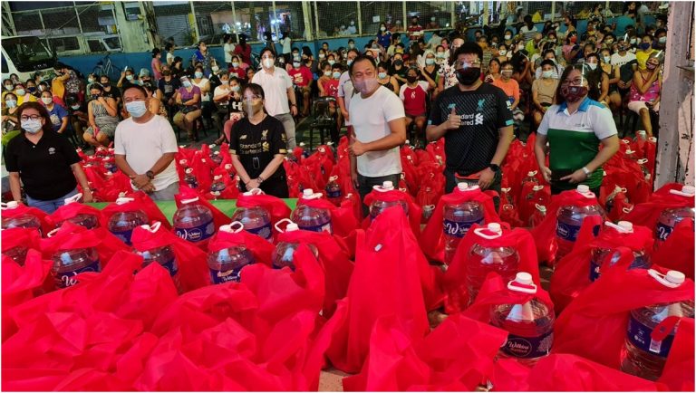 Standard Chartered Bank distributes relief support to flood victims