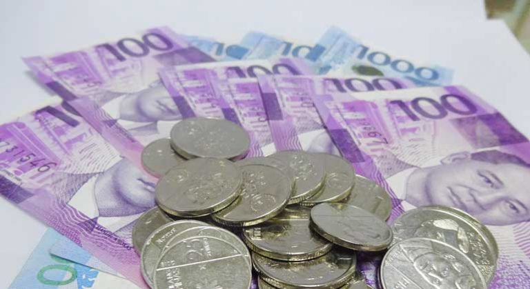 Peso climbs as US OKs vaccine use