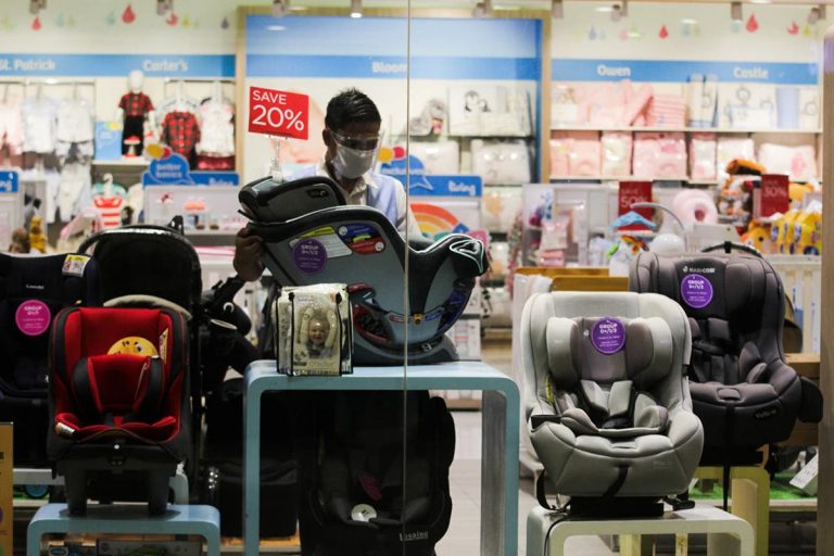 Duterte orders deferment of child car seat law