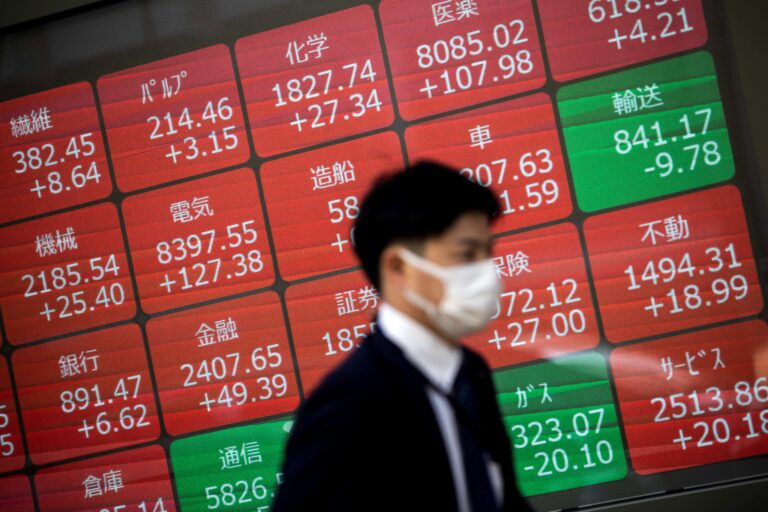 Asian markets retreat as traders await earnings season