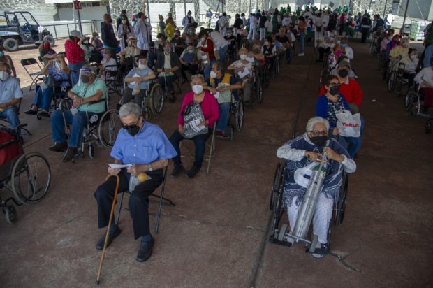 Mexican tricksters use elderly disguise to get COVID-19 vaccine