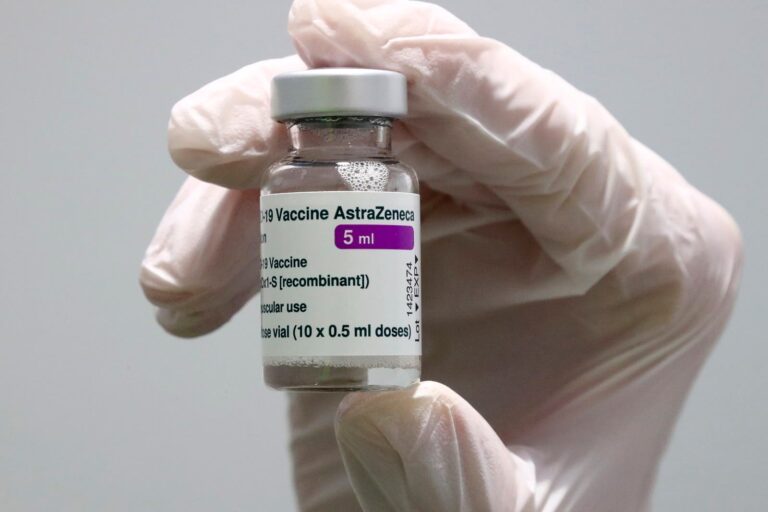 UK to offer alternatives to AstraZeneca jab for under-30s
