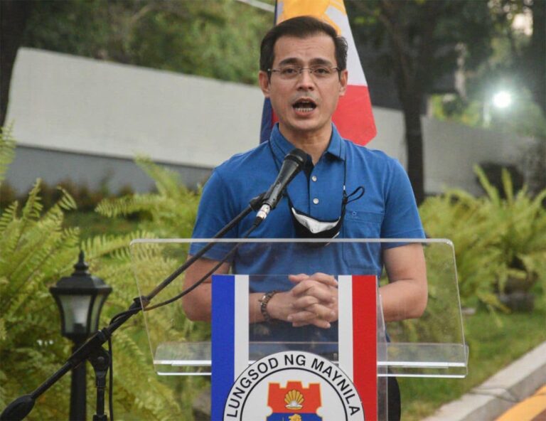 Manila mayor get Sinovac jab