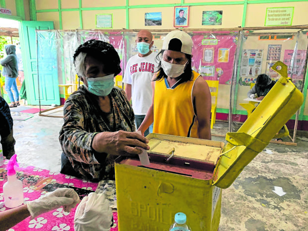 Comelec eyes ‘isolated polling place’ for voters with high body temperature