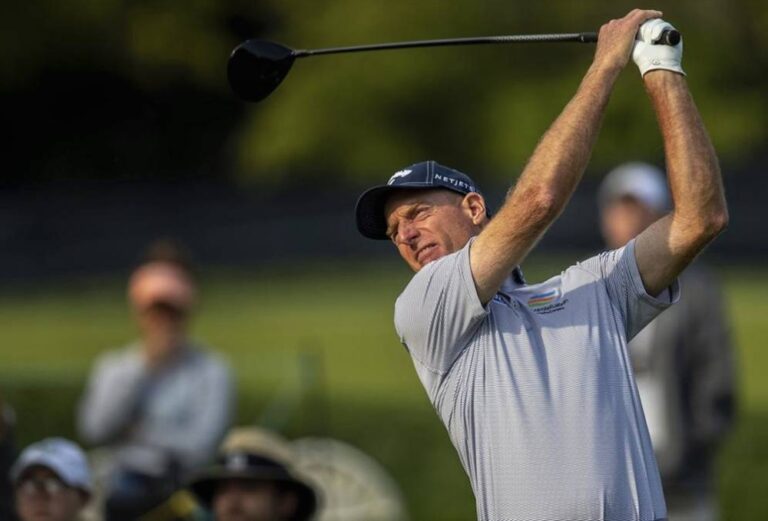 Furyk grabs 2-shot lead in US Senior Open
