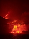 Canaries lava peninsula doubles in size as wind change raises risk