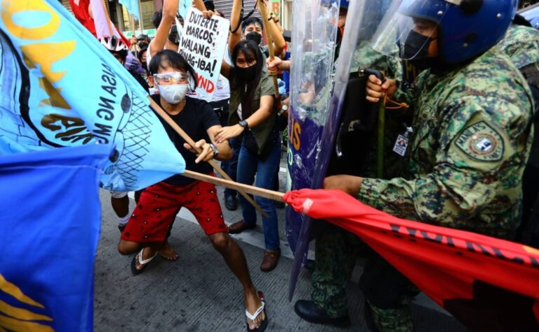 Manila police disperse anti-Martial Law rally in Mendiola