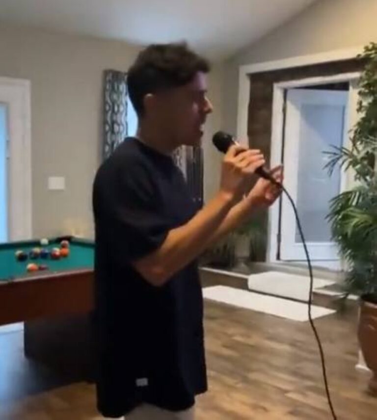 David Archuleta, American Idol runner-up, sings South Border’s ‘Rainbow’