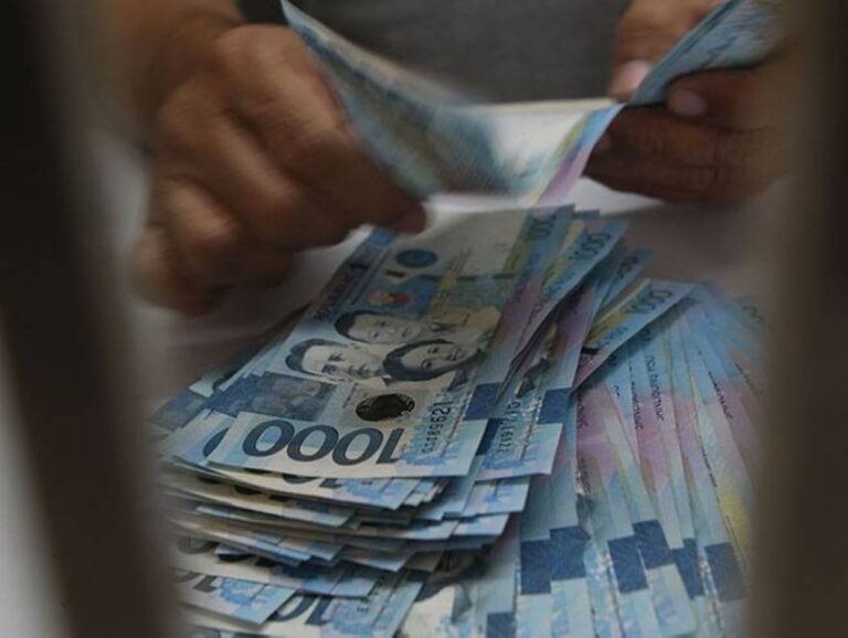 Peso goes into year-low of P51:$1