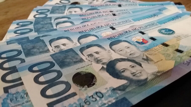 Peso climbs vs dollar on vaccine arrivals