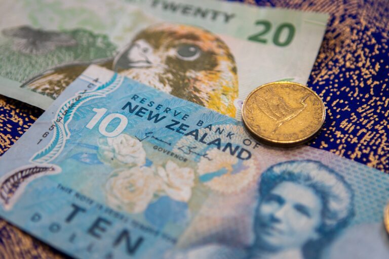 New Zealand’s economy surges in Q2, supporting rate hike call
