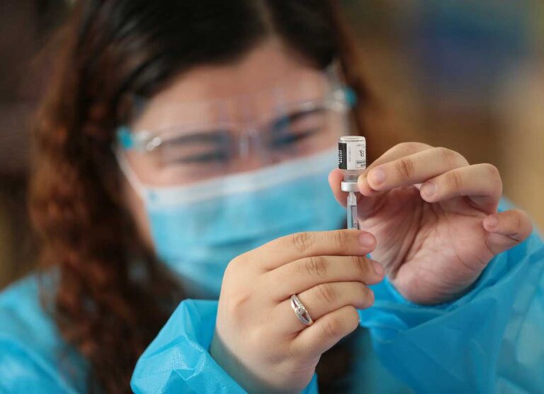 Gov’t may hire more workers to vaccinate children next month