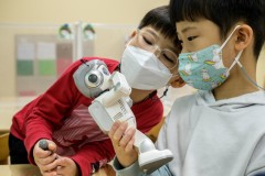 Seoul trials pint-sized robots in nursery schools