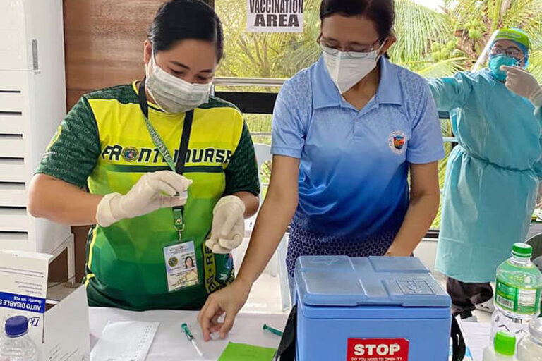 Iloilo town leaders told to hasten hiring of 1,092 medical personnel to boost vaccination