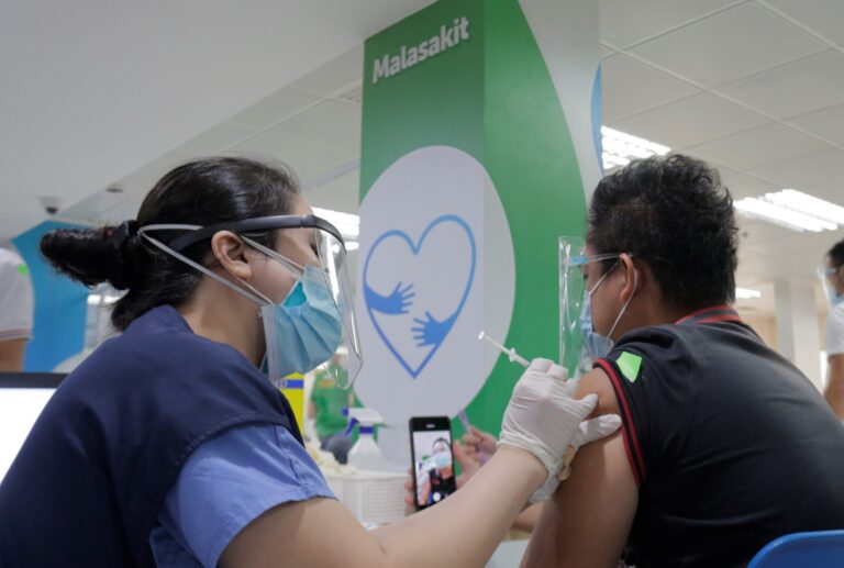 100,000 Filipinos got additional shots versus coronavirus — DoH
