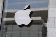 Apple becomes 1st US company to reach $3 tn valuation