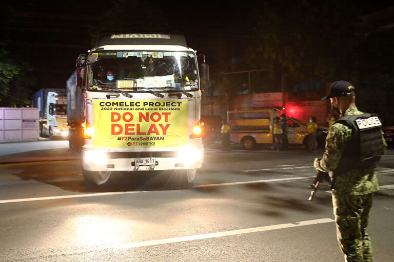Comelec threat of arrest  is illegal, lawmakers say