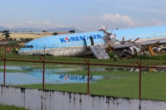 Several flights canceled as efforts to remove overshot plane on Mactan runway ongoing