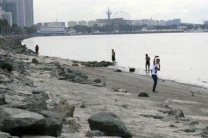 Philippines suspends all Manila Bay reclamation projects pending review