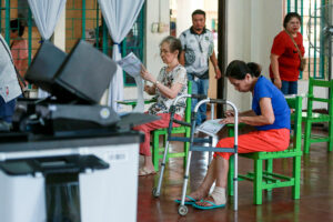 No election failure amid reports of faulty machines and violence